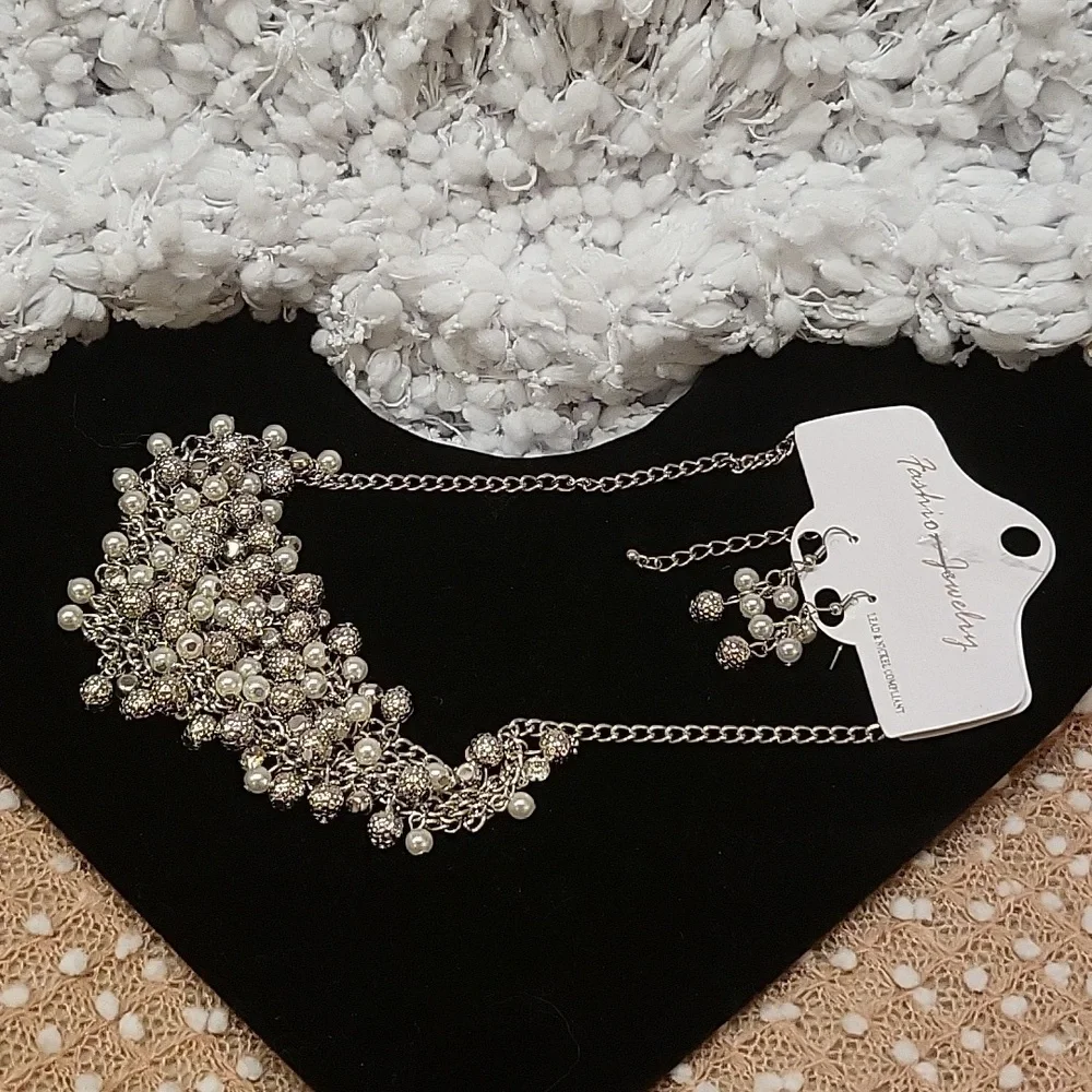 Necklace & Earrings - Picture 3 of 9